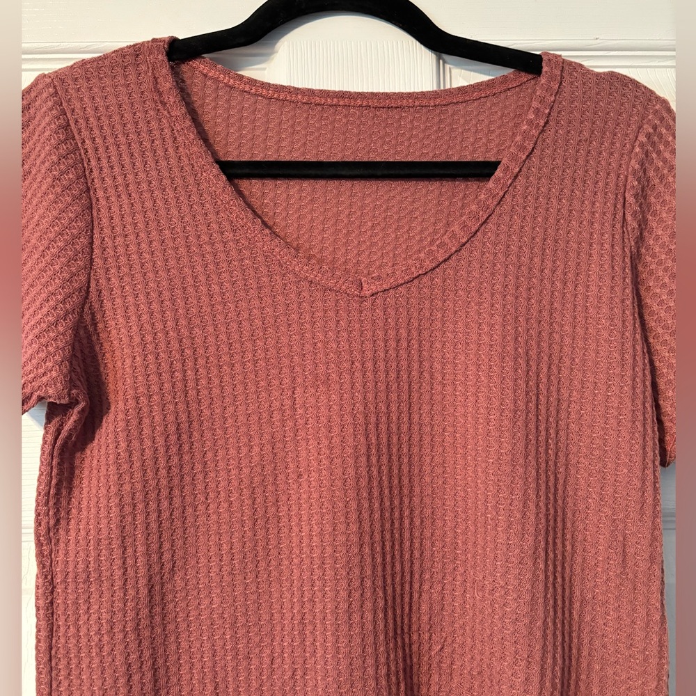 Maroon tshirt - Picture 3 of 3
